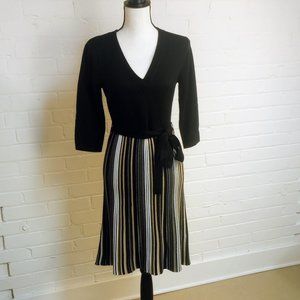 Sandra Darren Knit Seater Dress Size Medium, 3/4 sleeve and V-neck,